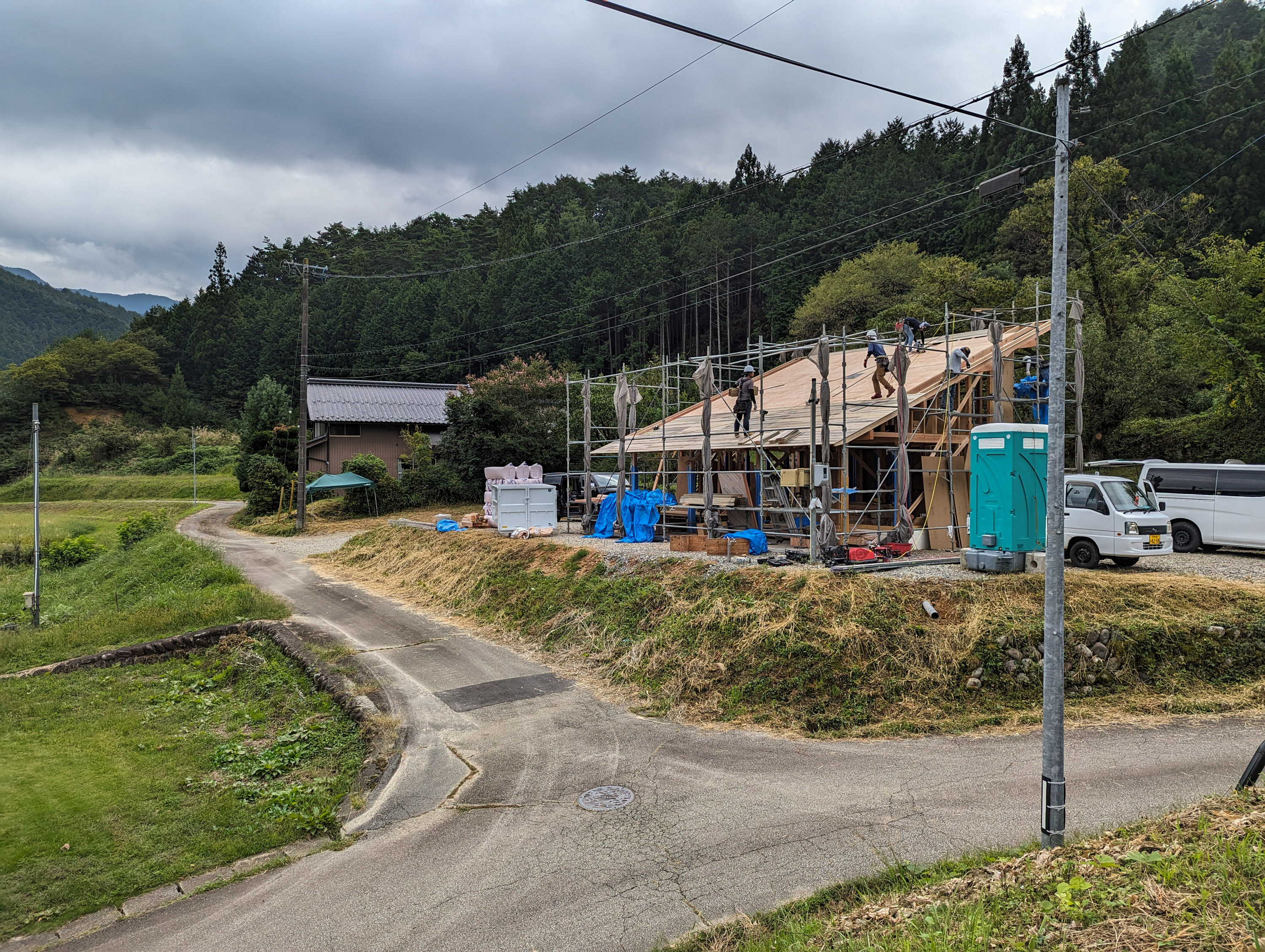 奥田洞の現場、上棟。